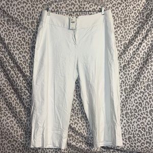 Never worn white linen lined plus size cropped pants with wide elastic band